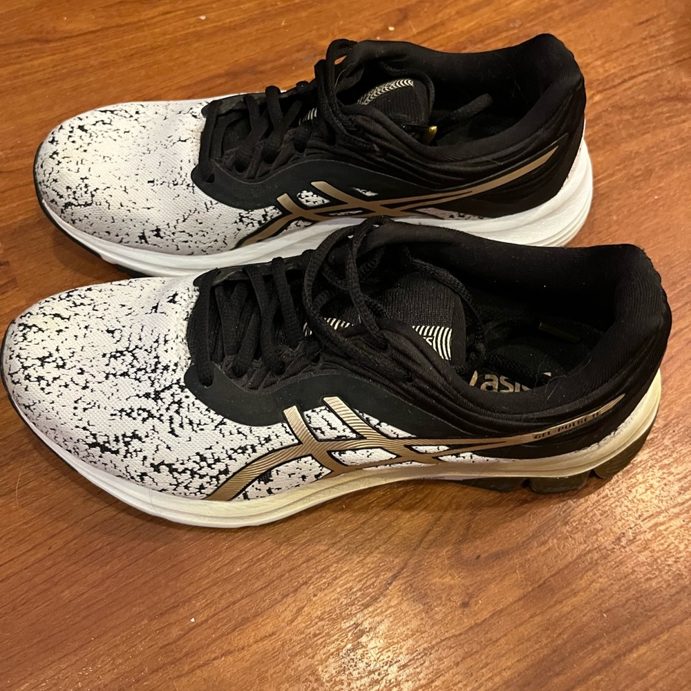 White and frosted almond speckled ASICS size 9 women’s shoes